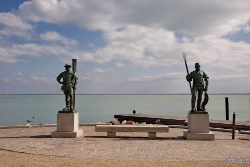 The statues of the fisherman and the ferryman