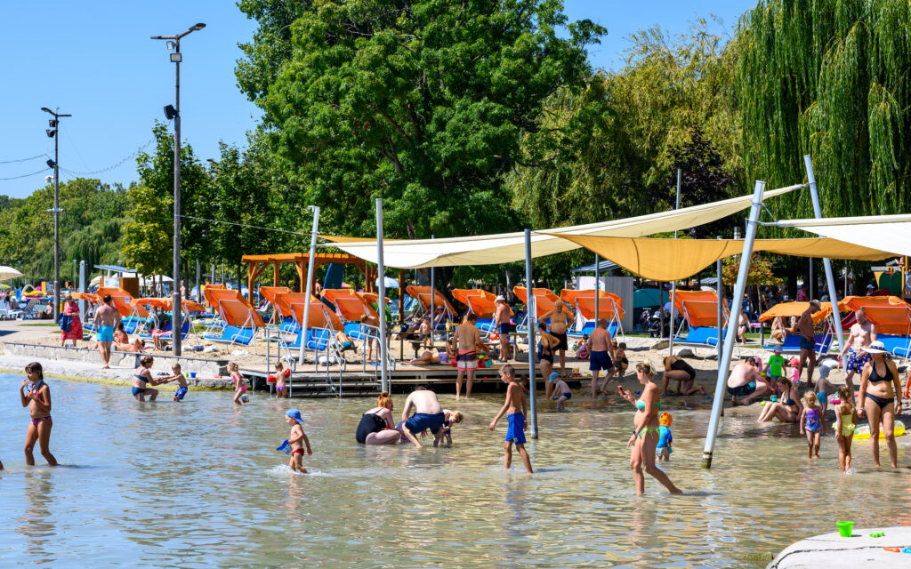 VÁR AZ ESTERHÁZY STRAND BALATONFÜREDEN